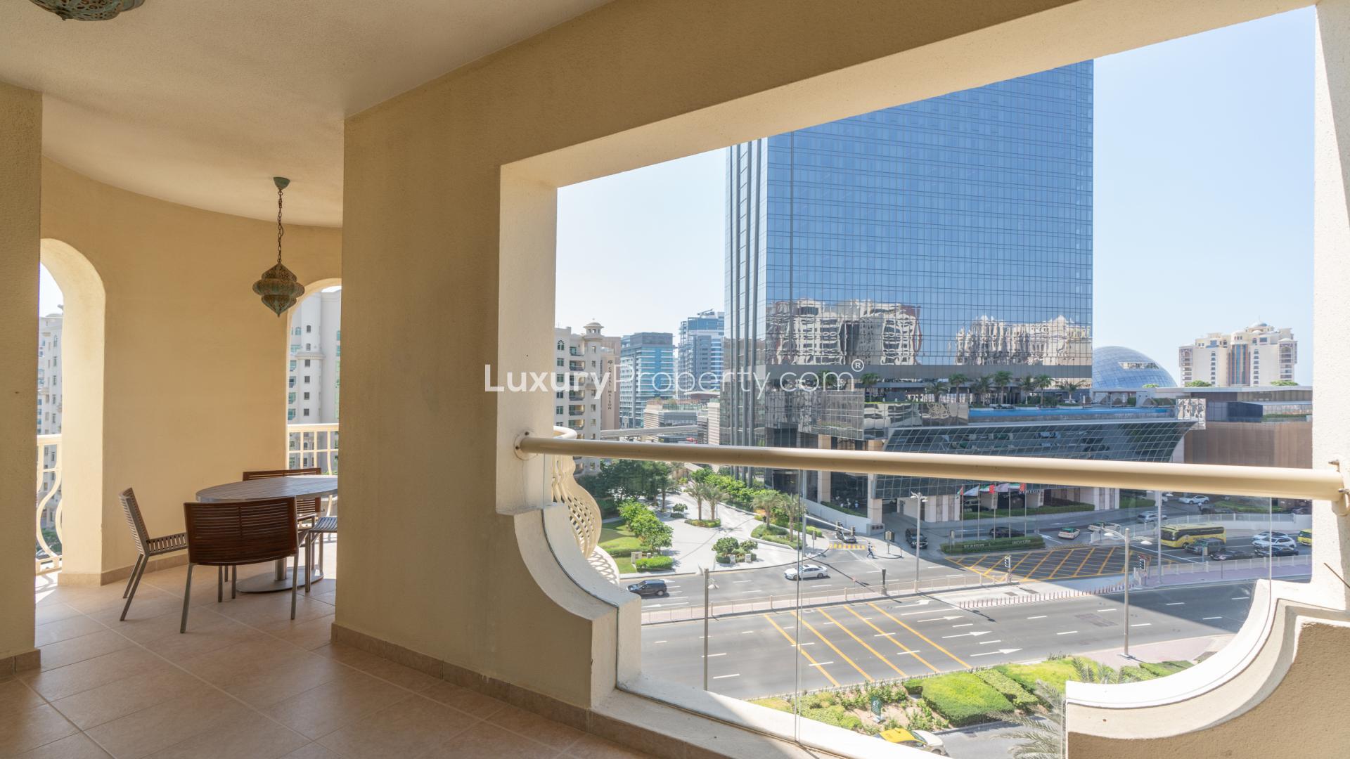 Fully furnished living room in Al Das apartment, Palm Jumeirah, with modern decor and balcony