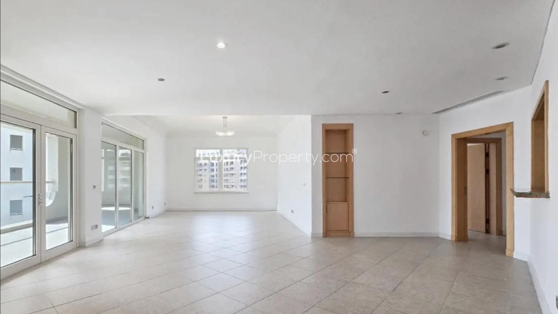 Spacious living room in three-bedroom apartment, Shoreline Apartments, Palm Jumeirah, available for rent