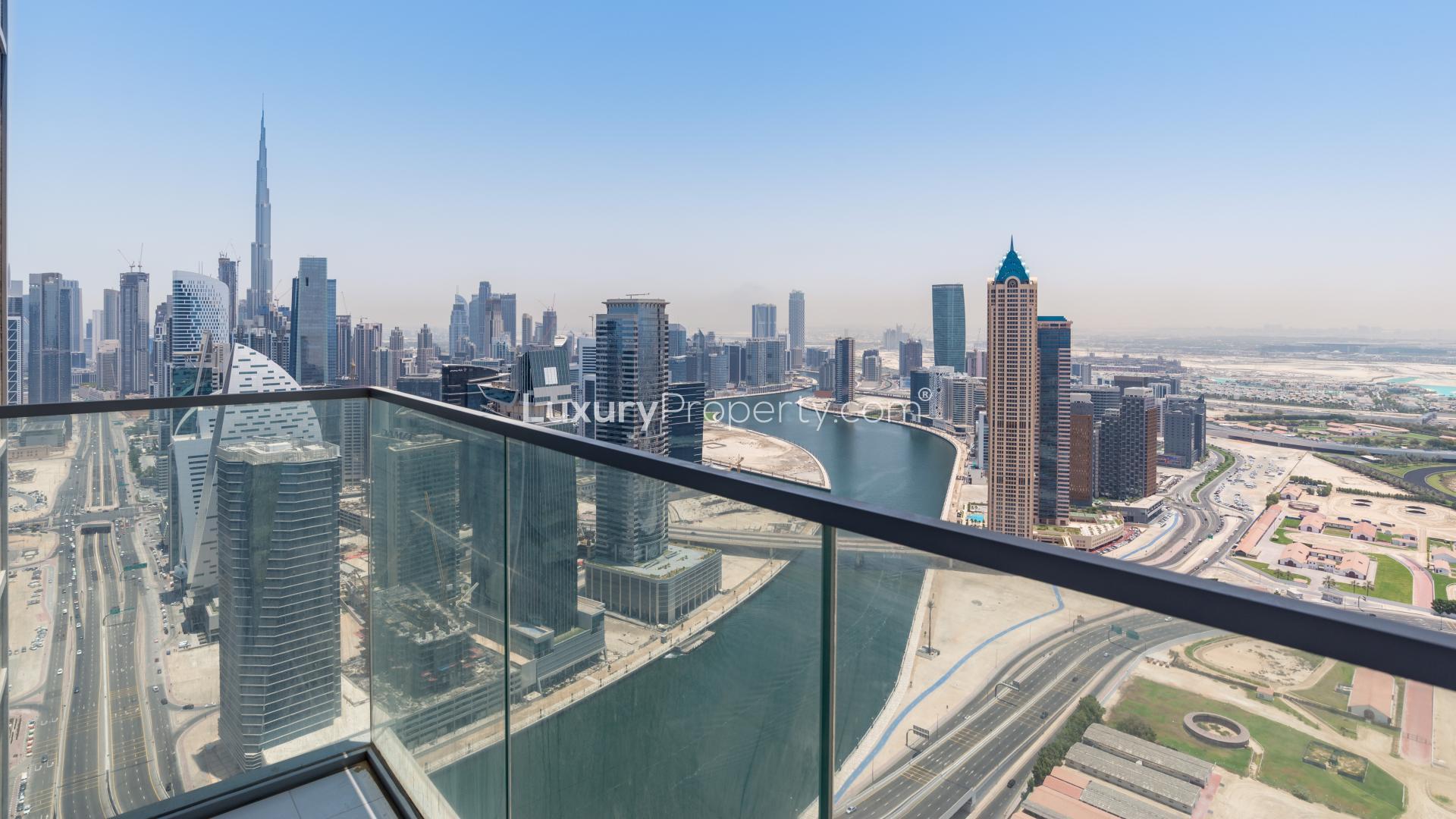 High-floor apartment with large windows offering stunning sea view in Business Bay, Al Habtoor City