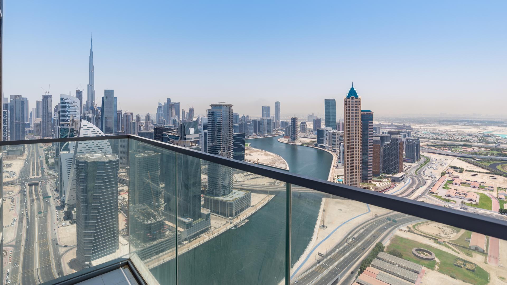 High-floor apartment with large windows offering stunning sea view in Business Bay, Al Habtoor City