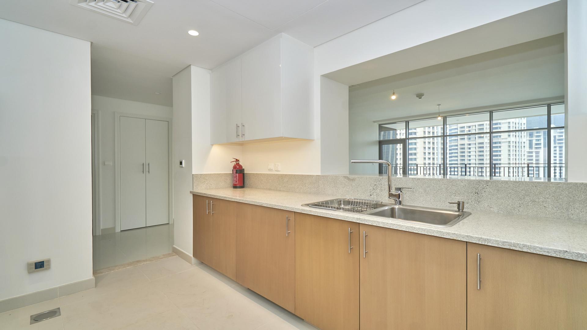 Spacious living room with city view in BLVD Crescent, Downtown Dubai apartment for rent