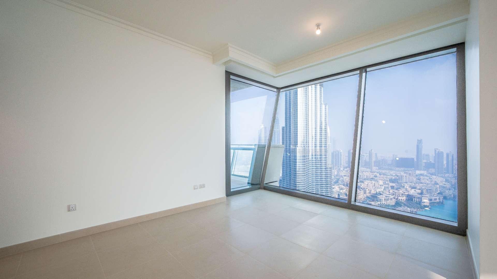 "Downtown Dubai apartment with Burj Khalifa views, Burj Vista community, available for rent.",Spacious apartment with Burj Khalifa views, Downtown Dubai, Burj Vista, LP12983, for rent