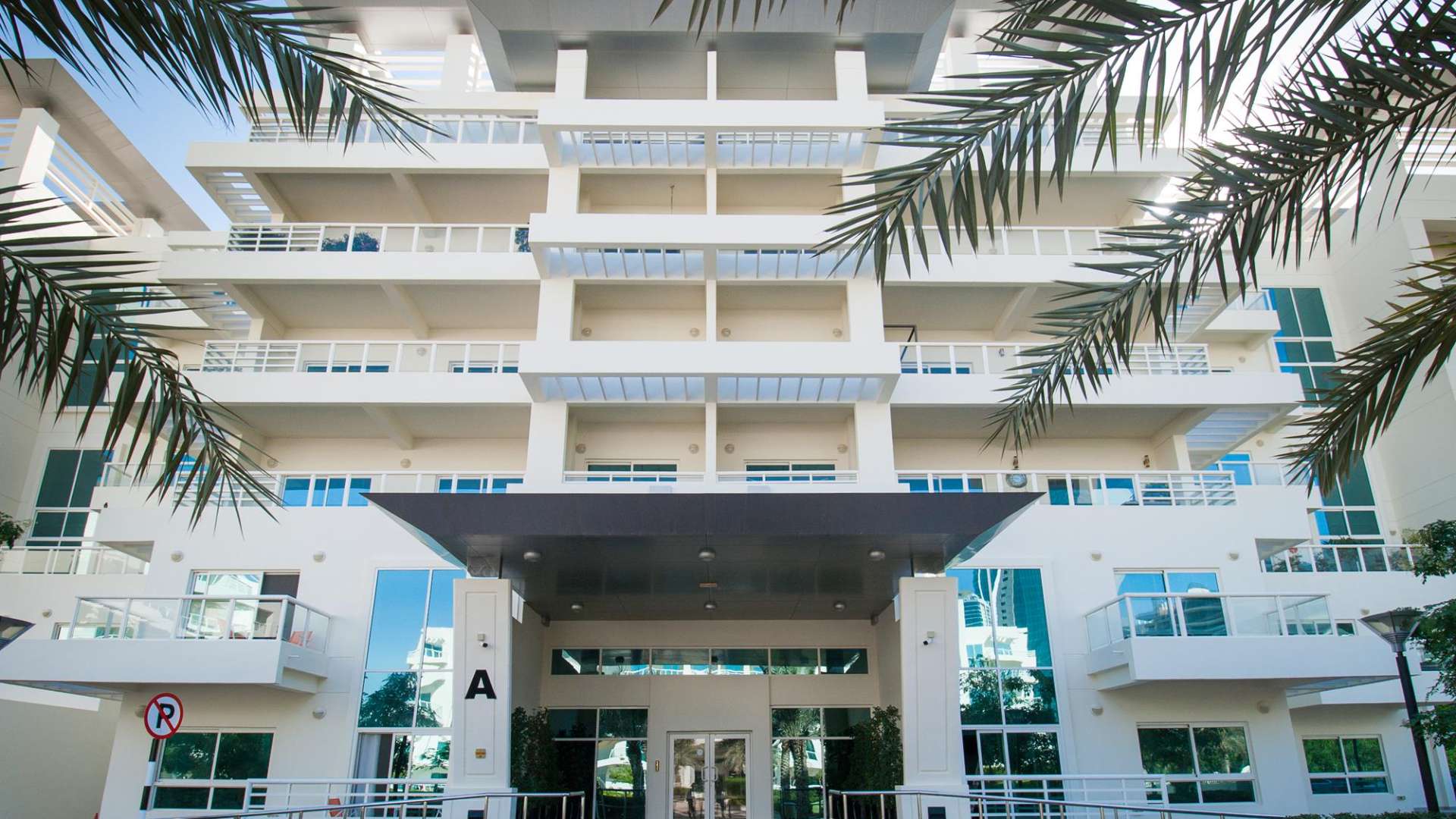 Outdoor pool view of Jumeirah Heights Cluster B three-bedroom apartment for rent