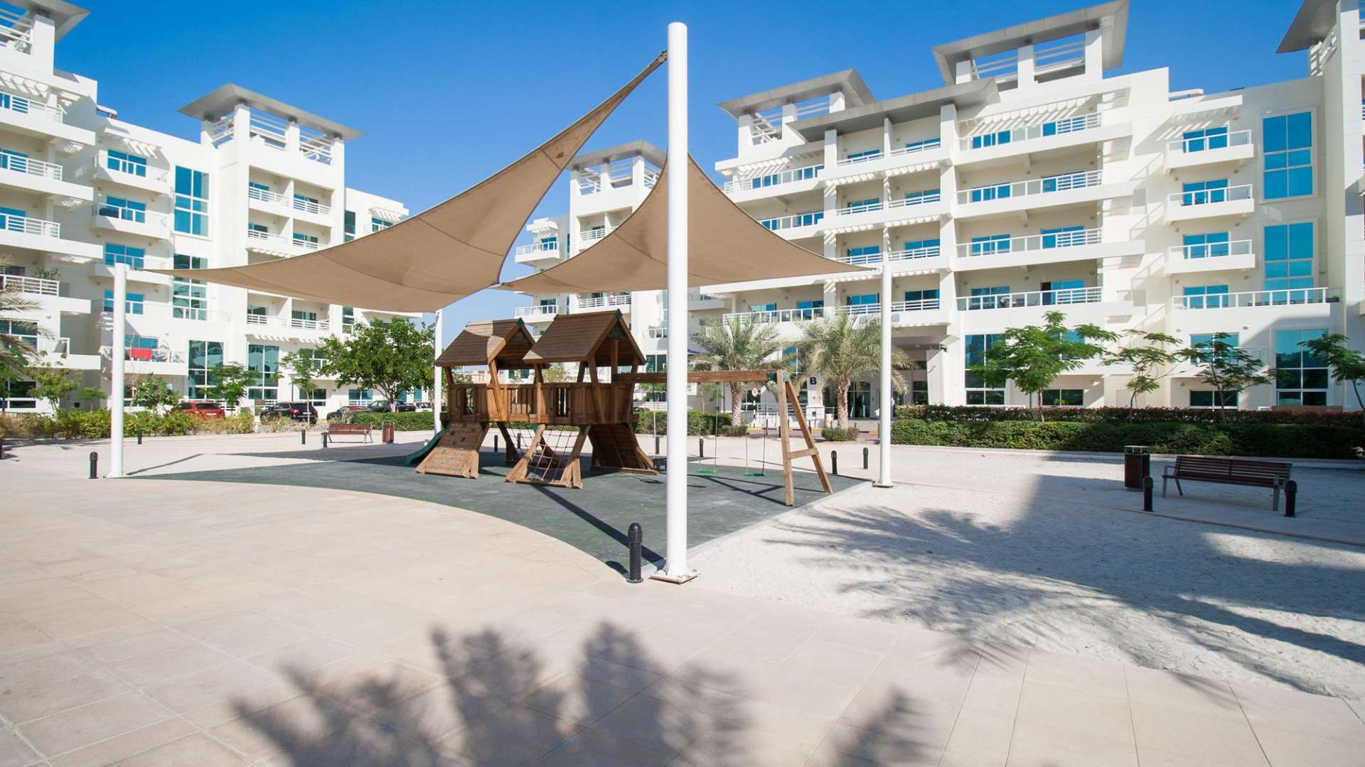 Exterior view of spacious duplex apartment for rent in Jumeirah Heights Cluster B