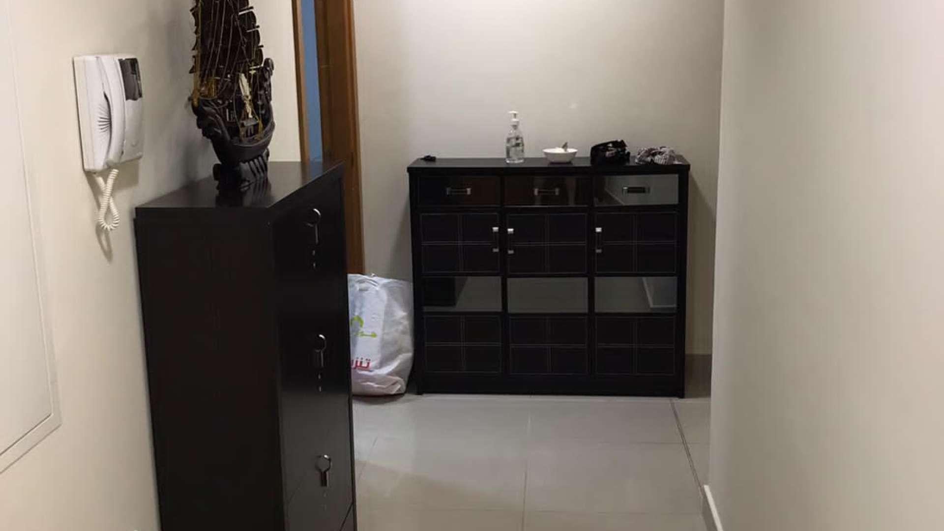 Modern kitchen in fully furnished high-floor apartment, Ocean Heights, Dubai Marina