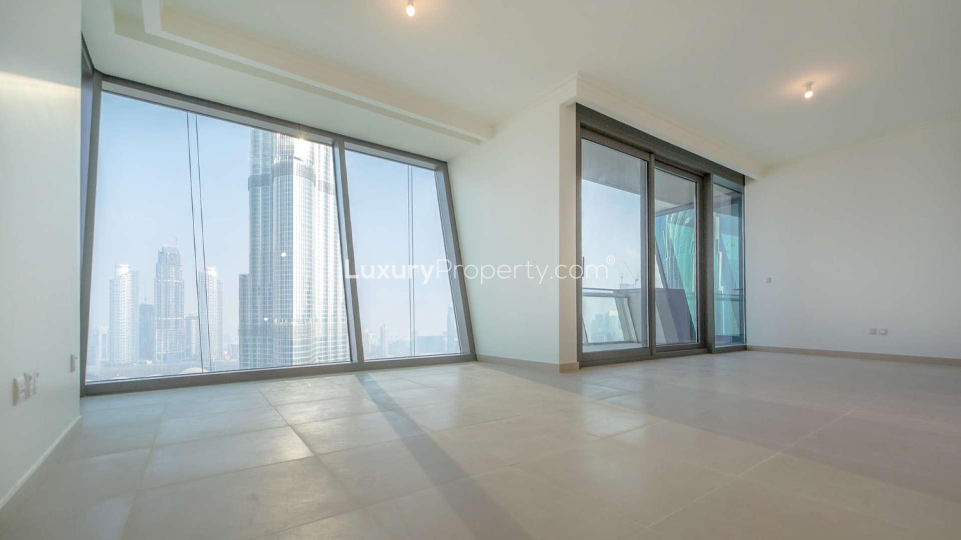 Spacious apartment with floor-to-ceiling windows and stunning Downtown Dubai skyline views