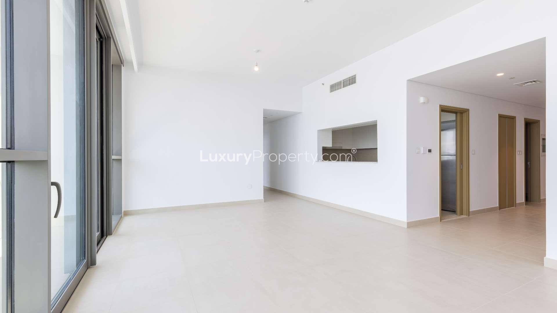 Spacious Downtown Dubai apartment with Burj Khalifa and Fountain view from large windows