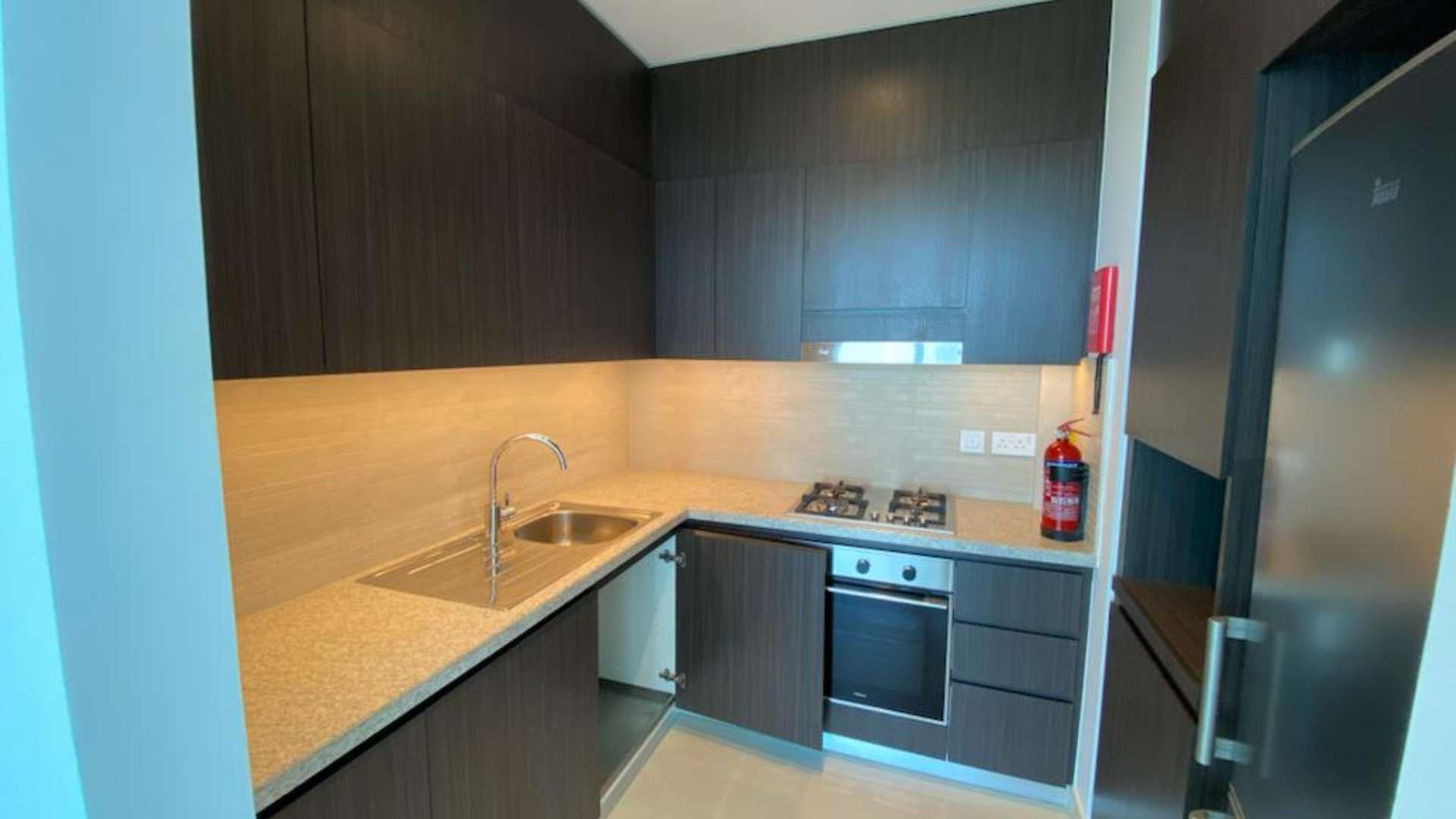 Modern kitchen in 3-bedroom apartment for rent, Downtown Views, Dubai