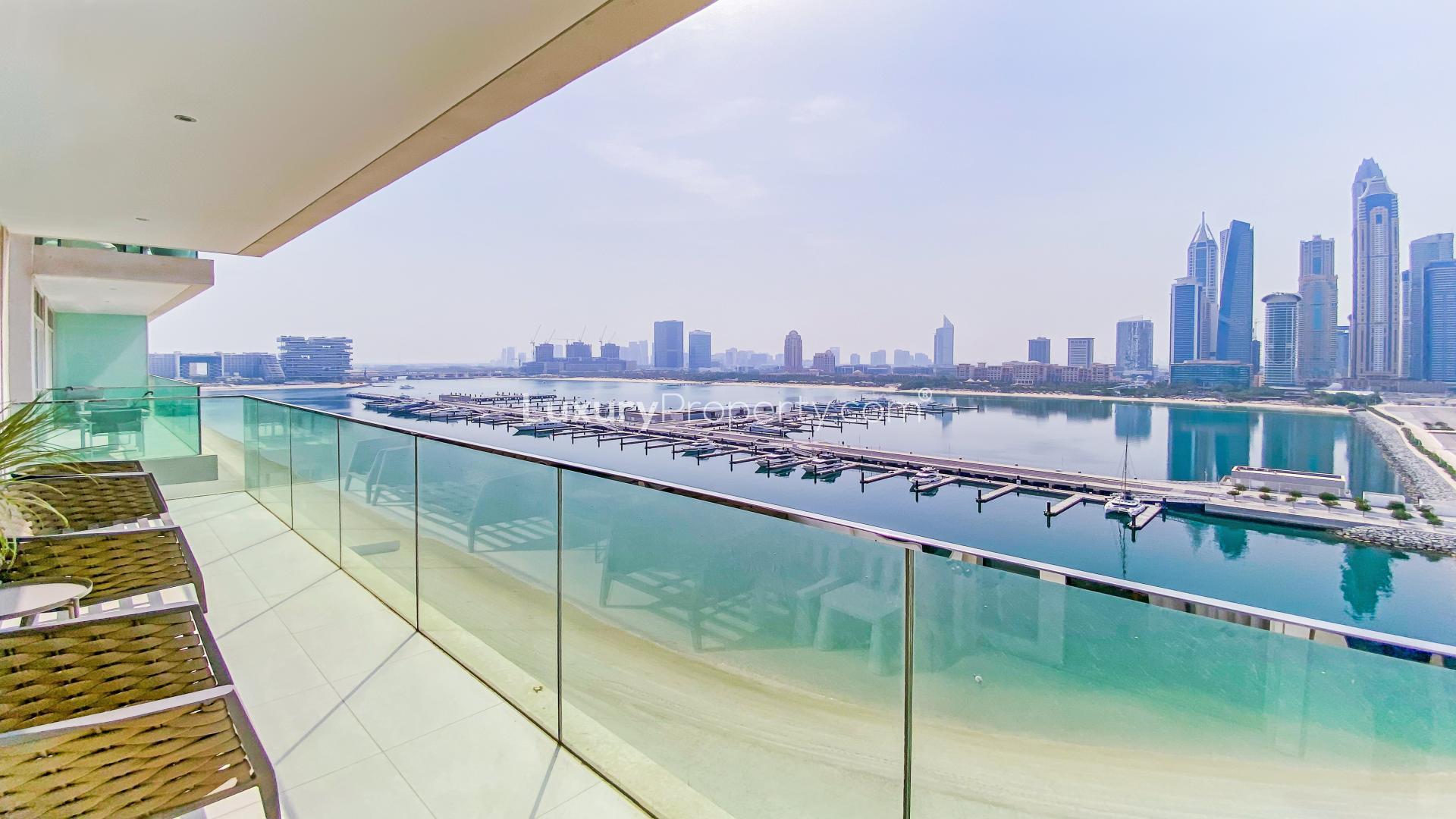 Modern living room with marina view in Emaar Beachfront, Dubai Harbour apartment for rent
