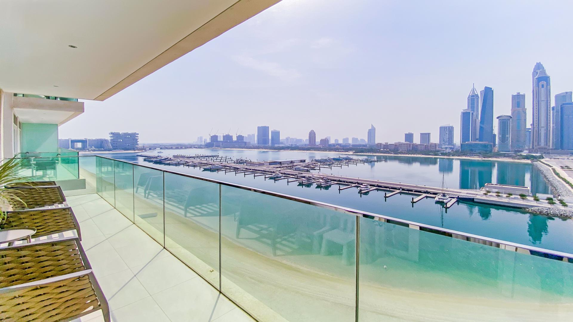 Modern living room with marina view in Emaar Beachfront, Dubai Harbour apartment for rent