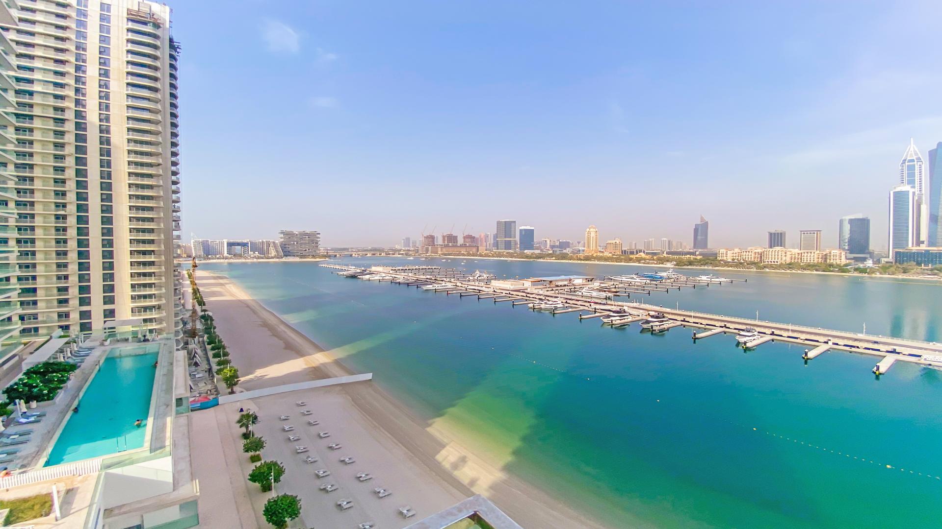 Modern kitchen in luxury beachfront apartment, Emaar Beachfront, Dubai Harbour, for rent