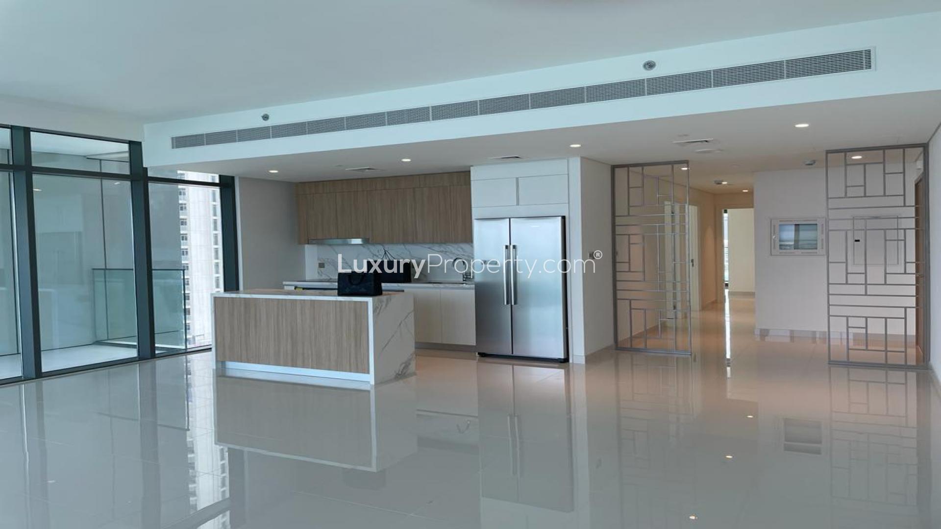 "Spacious Emaar Beachfront apartment with panoramic sea views, modern kitchen, and floor-to-ceiling windows.",Luxury brand new apartment kitchen in Emaar Beachfront, Dubai Harbour for rent