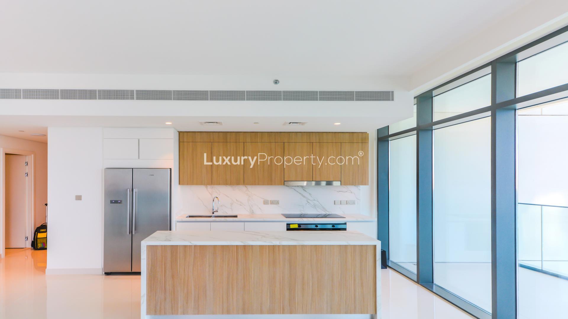 Brand new modern kitchen in 3-bedroom apartment, Emaar Beachfront, Dubai Harbour, with sea view