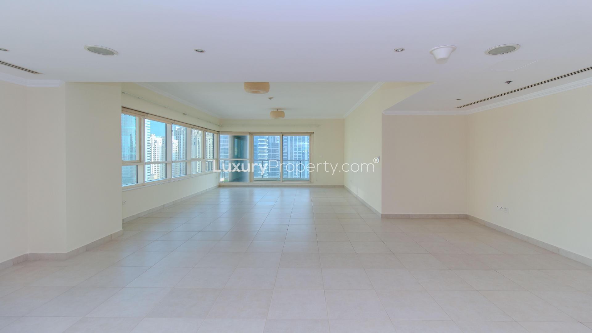 Spacious living area in 3-bedroom apartment, Marina Quay West, Dubai Marina for rent