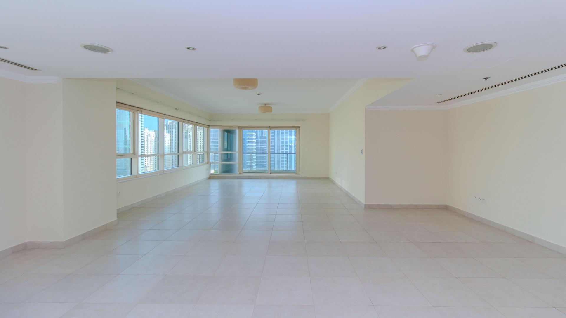 Spacious living area in 3-bedroom apartment, Marina Quay West, Dubai Marina for rent