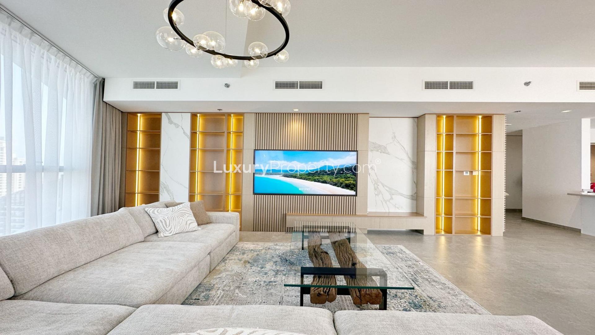 Modern kitchen in 3-bed furnished apartment, Stella Maris, Dubai Marina, available for rent