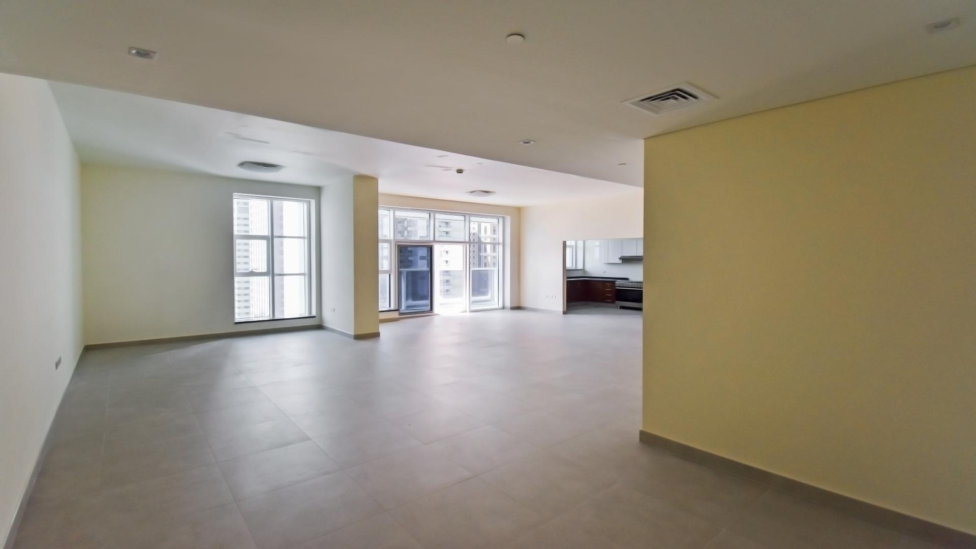 Spacious living area in 3-bedroom apartment, Marina Arcade, Dubai Marina, available for rent