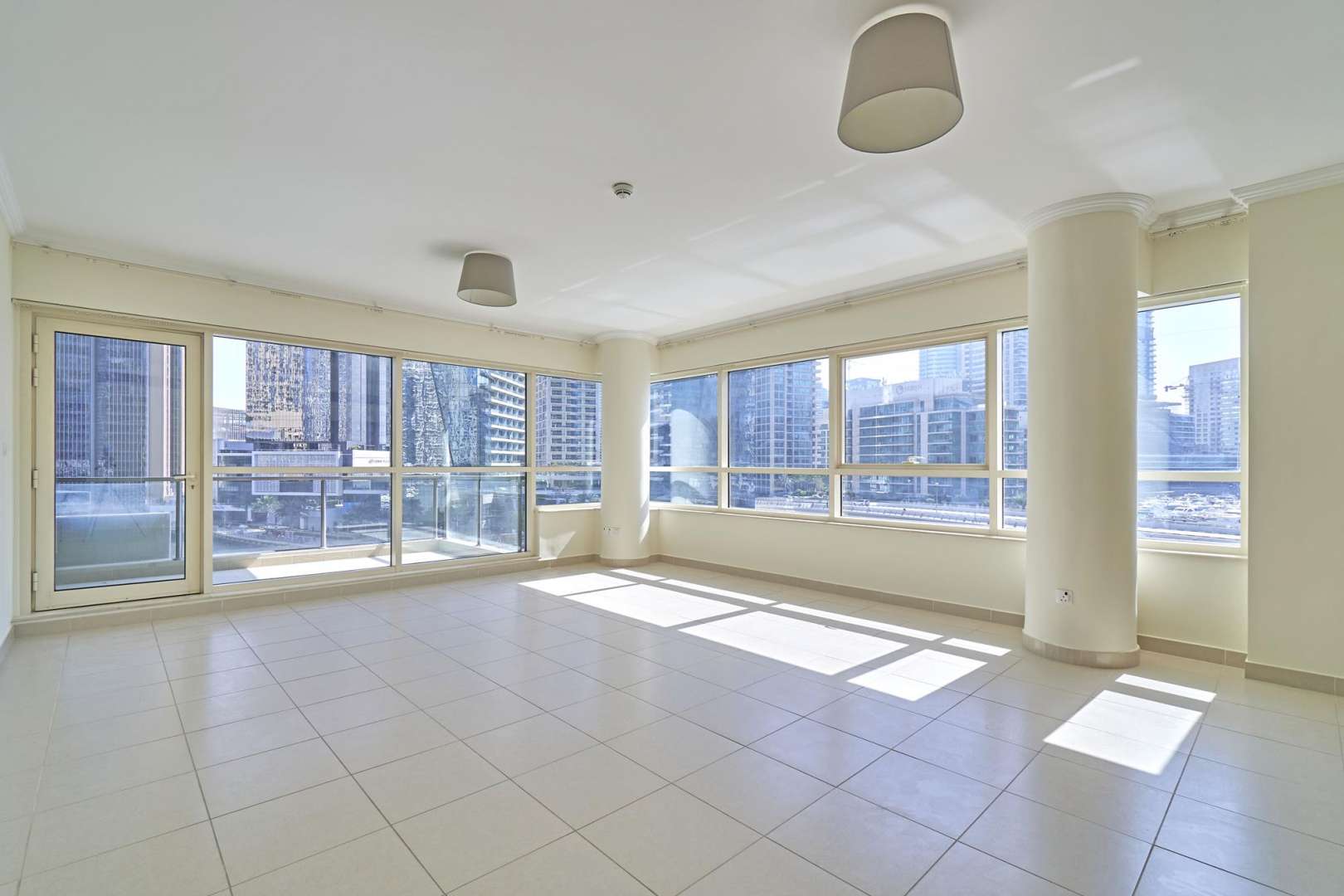 Spacious bedroom with built-in wardrobes in Marina Quays apartment, Dubai Marina