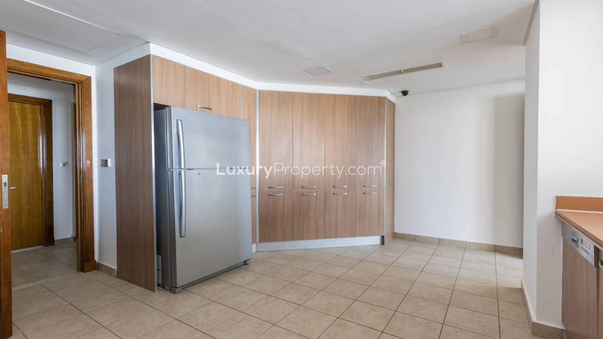 Spacious living room in 3-bedroom apartment, Marina Residences, Palm Jumeirah, sea views, for rent