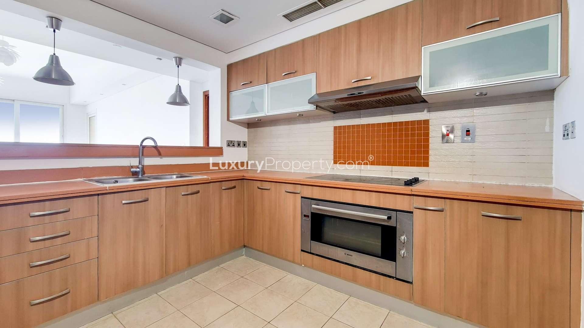 Spacious balcony with exceptional view in Marina Residences, Palm Jumeirah apartment for rent