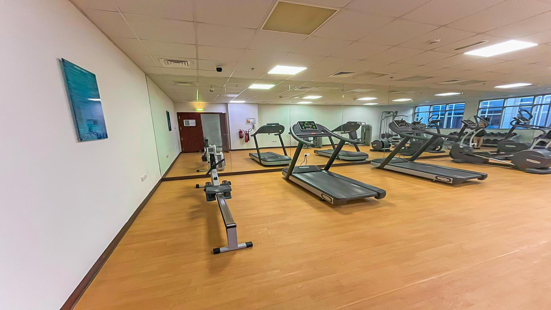 Empty bedroom with built-in wardrobe in Marina Wharf apartment, Dubai Marina