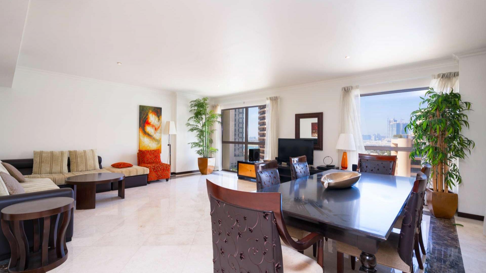 Spacious living and dining area in 3-bedroom apartment, Murjan 4, Jumeirah Beach Residences