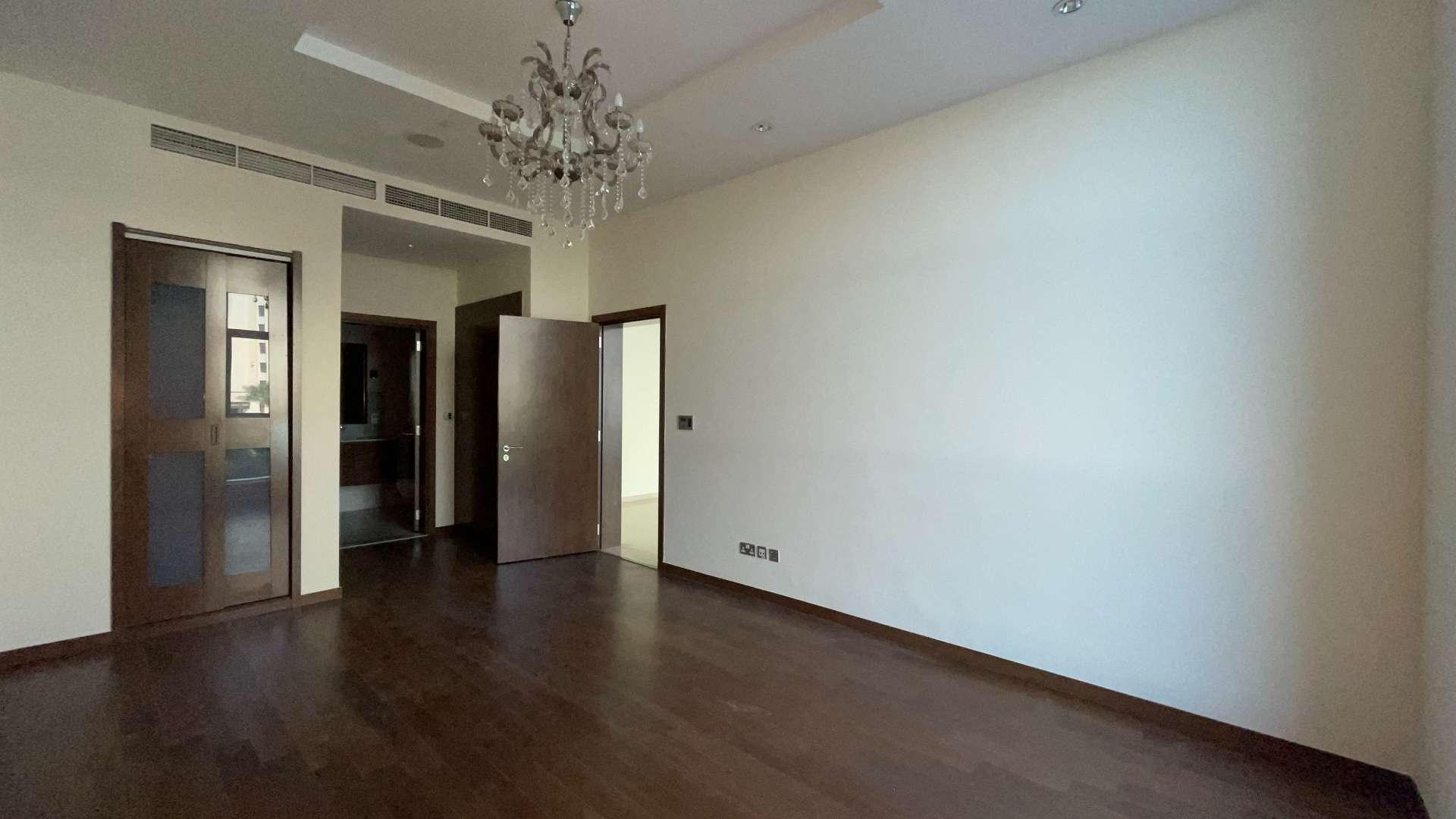 Spacious living room in 3-bedroom apartment, Oceana Residences, Palm Jumeirah, for rent