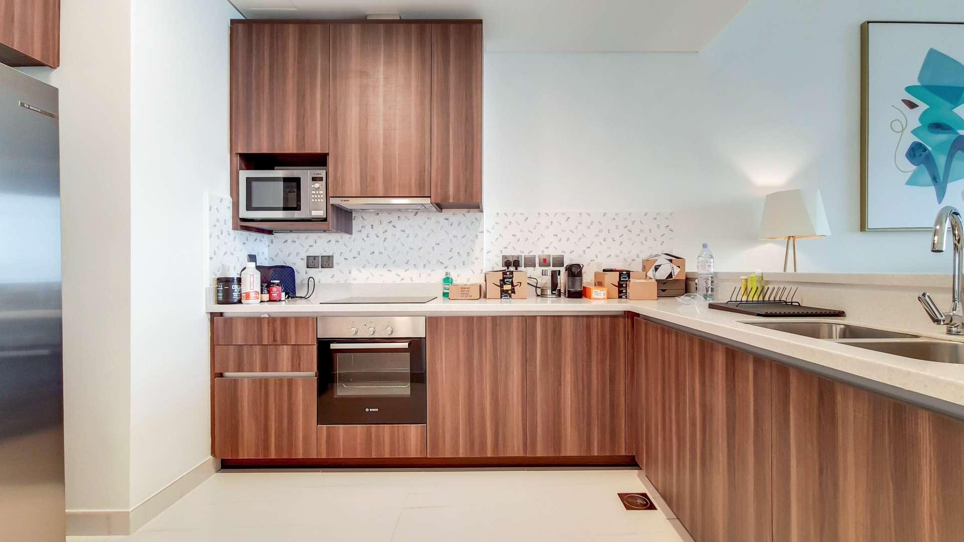 Modern kitchen in luxury 3-bedroom apartment, Avani Palm View, Dubai Media City