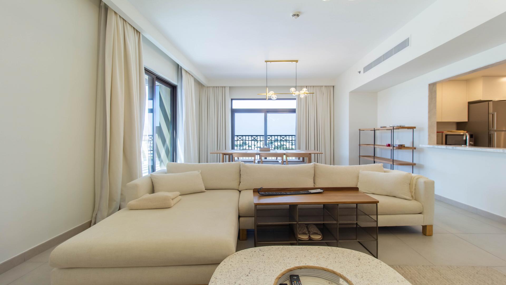 Elegant living and dining area in 3-bedroom apartment, Madinat Jumeirah Living, Umm Suqeim