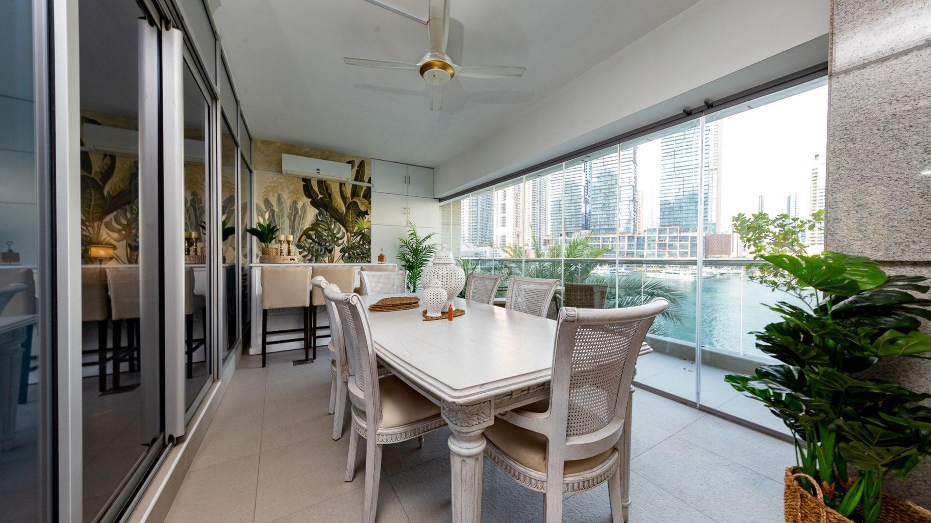 Bright living area in furnished 3-bedroom waterfront apartment, Marina Tower, Dubai Marina