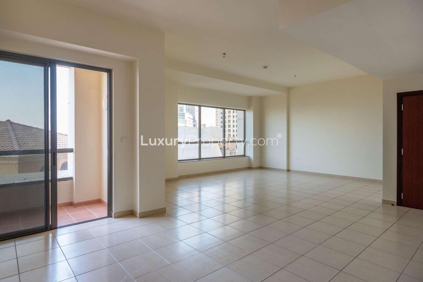 Spacious living room with large windows in Rimal 5 apartment, Jumeirah Beach Residence