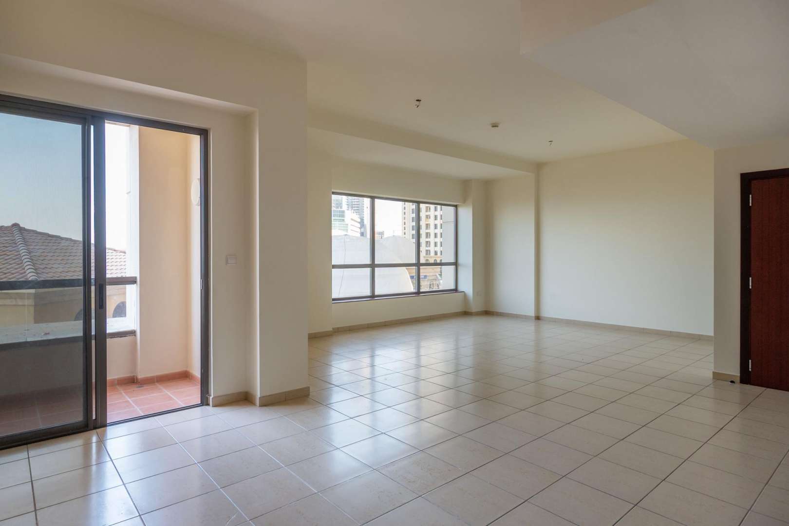 Spacious living room with large windows in Rimal 5 apartment, Jumeirah Beach Residence