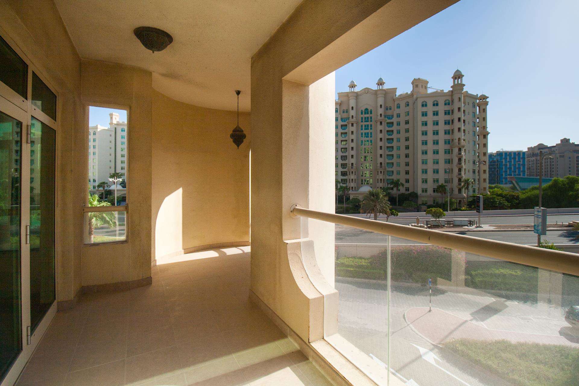 Ground floor apartment exterior in Shoreline Residences, Palm Jumeirah, with palm trees and street view