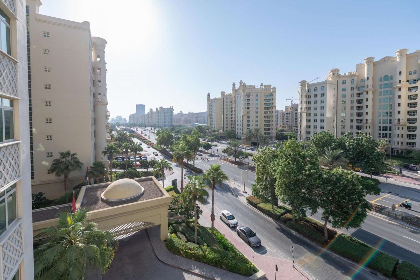 Spacious living area in Shoreline Residences apartment, Palm Jumeirah for rent