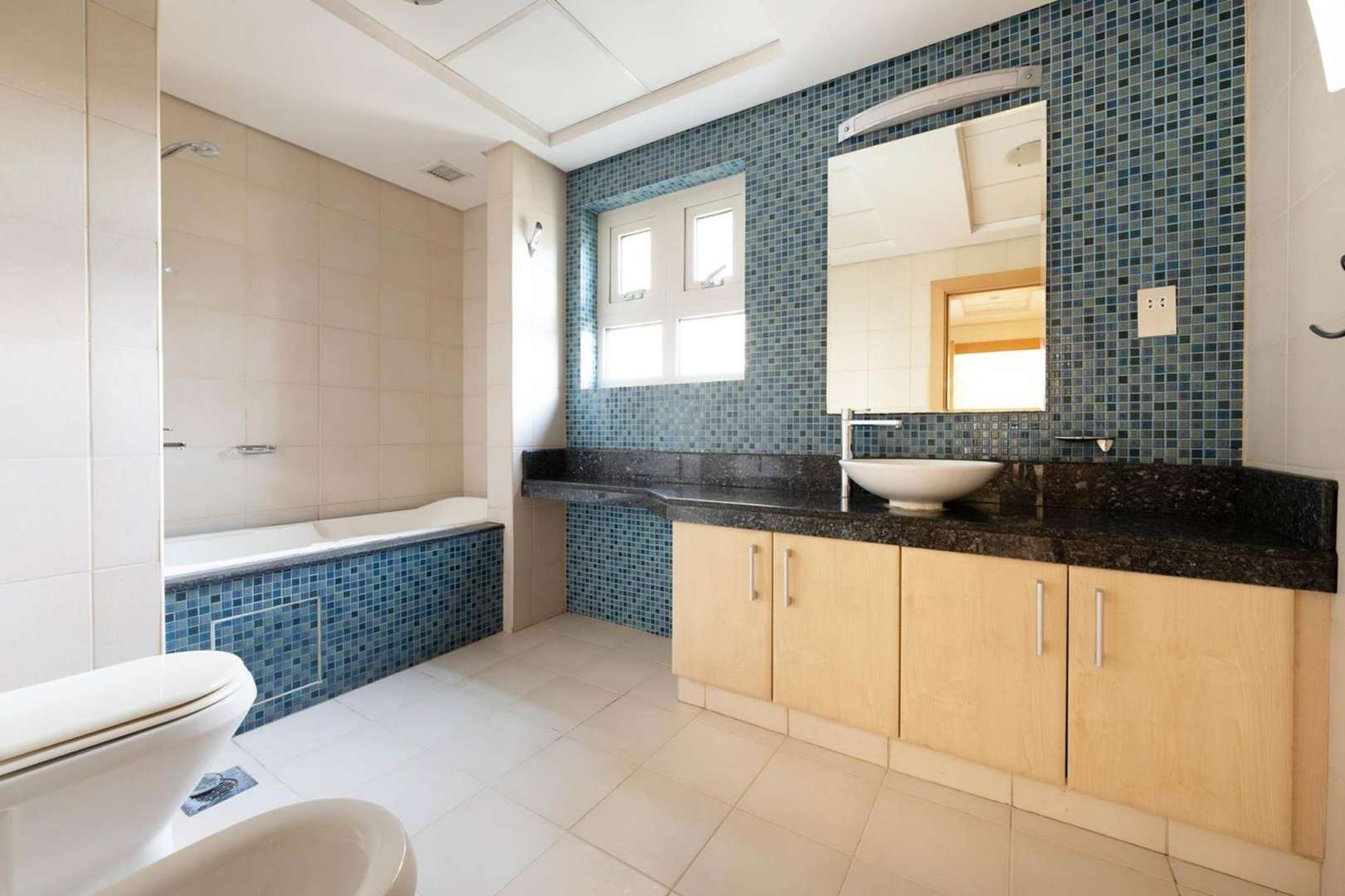 Unfurnished spacious living area in 3-bedroom apartment, Al Basri, Palm Jumeirah, for rent