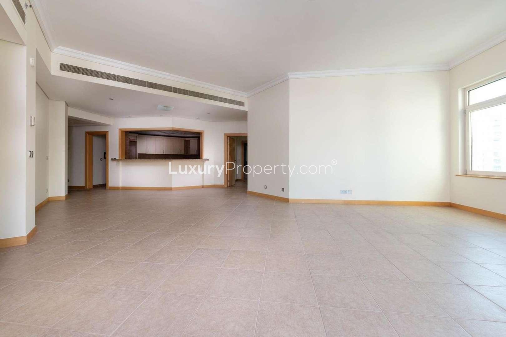 Unfurnished room in 3-bedroom apartment for rent, Al Basri, Palm Jumeirah, bright window view