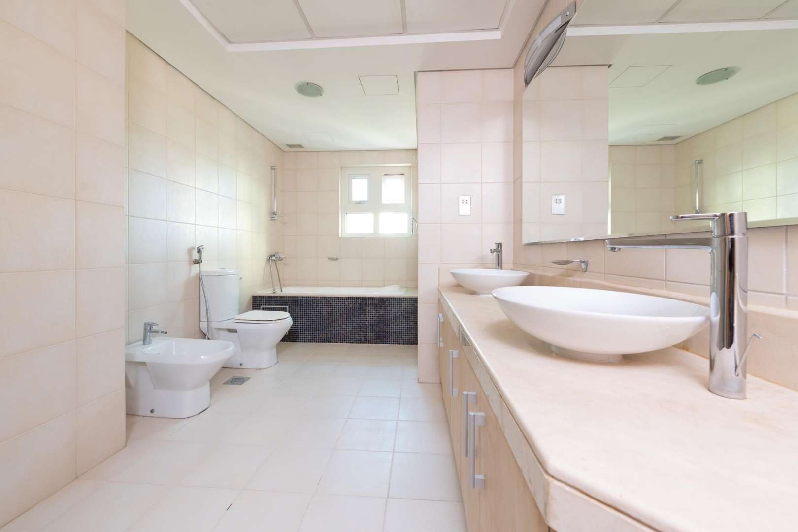 Spacious bathroom in Shoreline, Palm Jumeirah apartment with modern fixtures and dual sinks