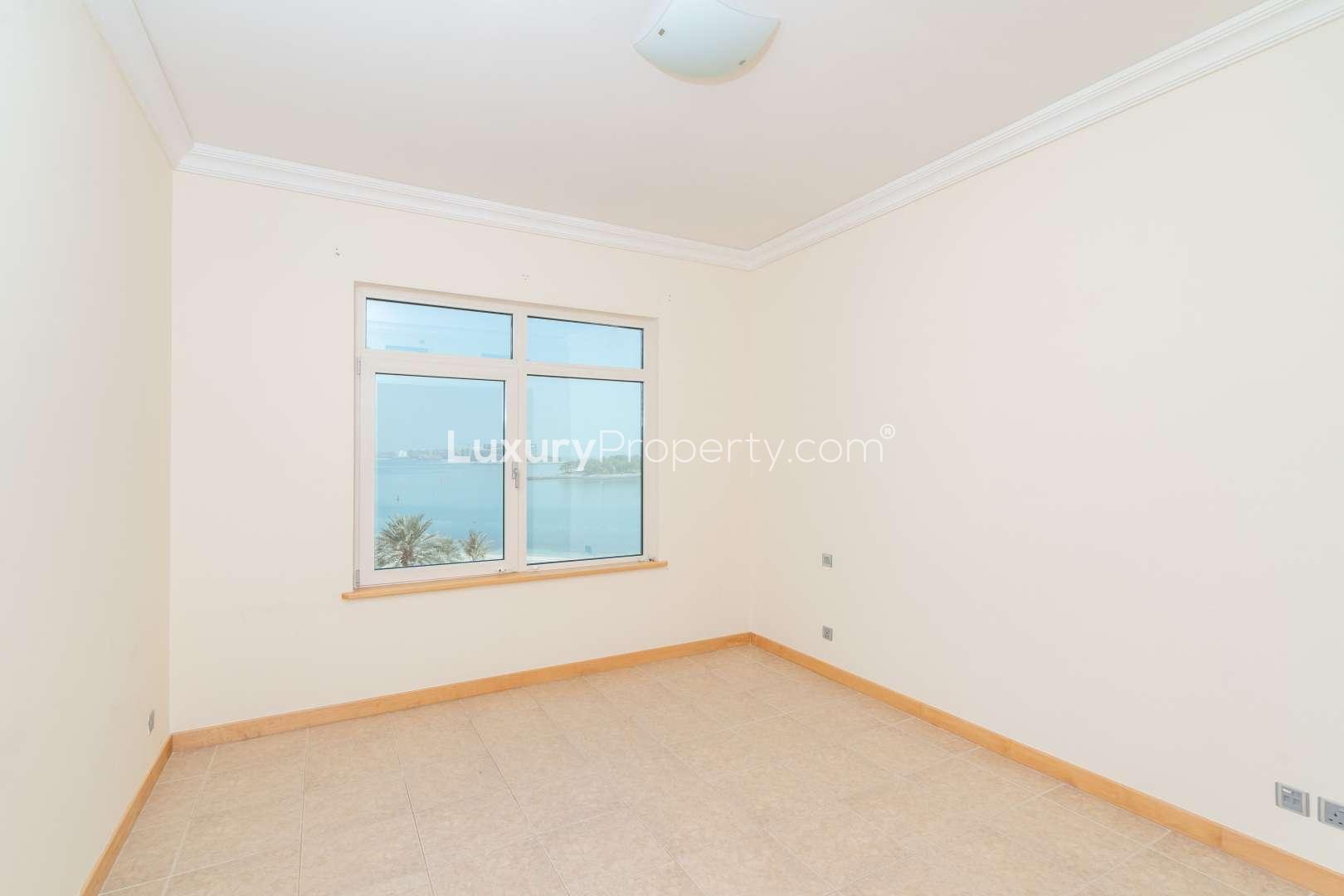 Three-bedroom apartment with stunning sea views for rent in Shoreline Palm Jumeirah