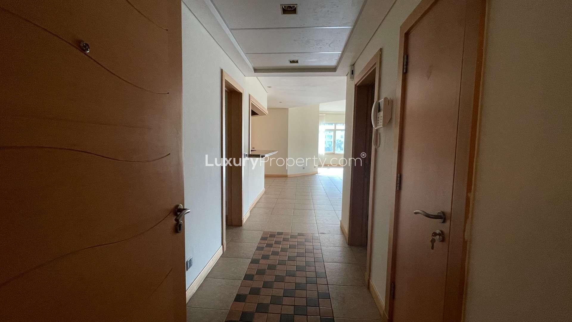 High-floor Shoreline Apartment interior with large windows, Palm Jumeirah, for rent