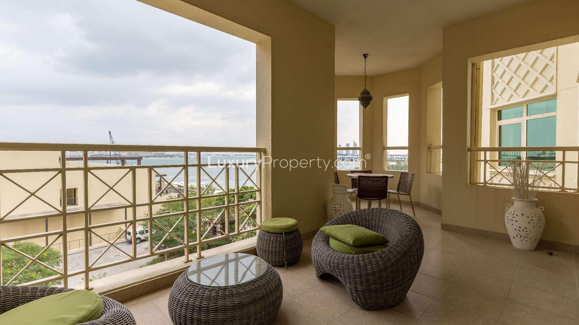 Furnished living and dining area in 3-bedroom Shoreline Apartment, Palm Jumeirah for rent