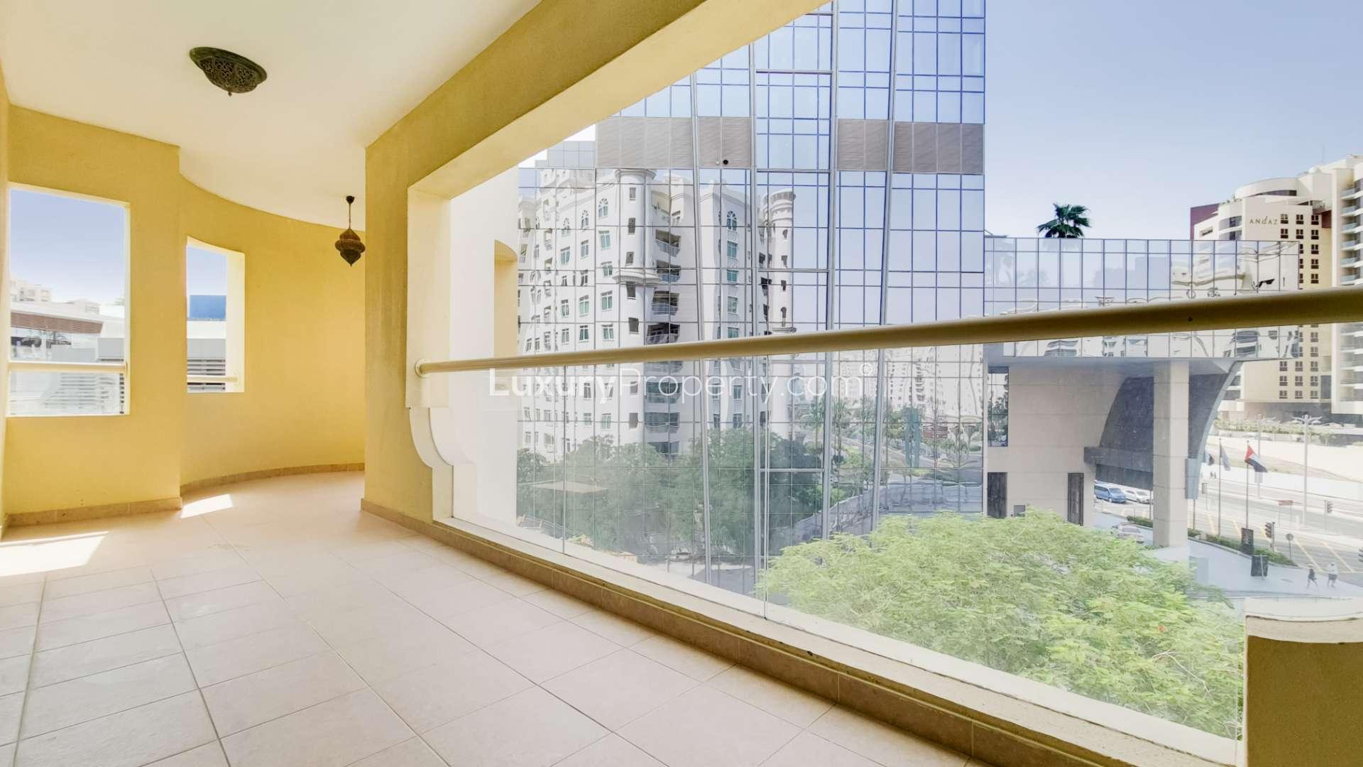 Spacious living room in Type C apartment, Shoreline Apartments, Palm Jumeirah, for rent