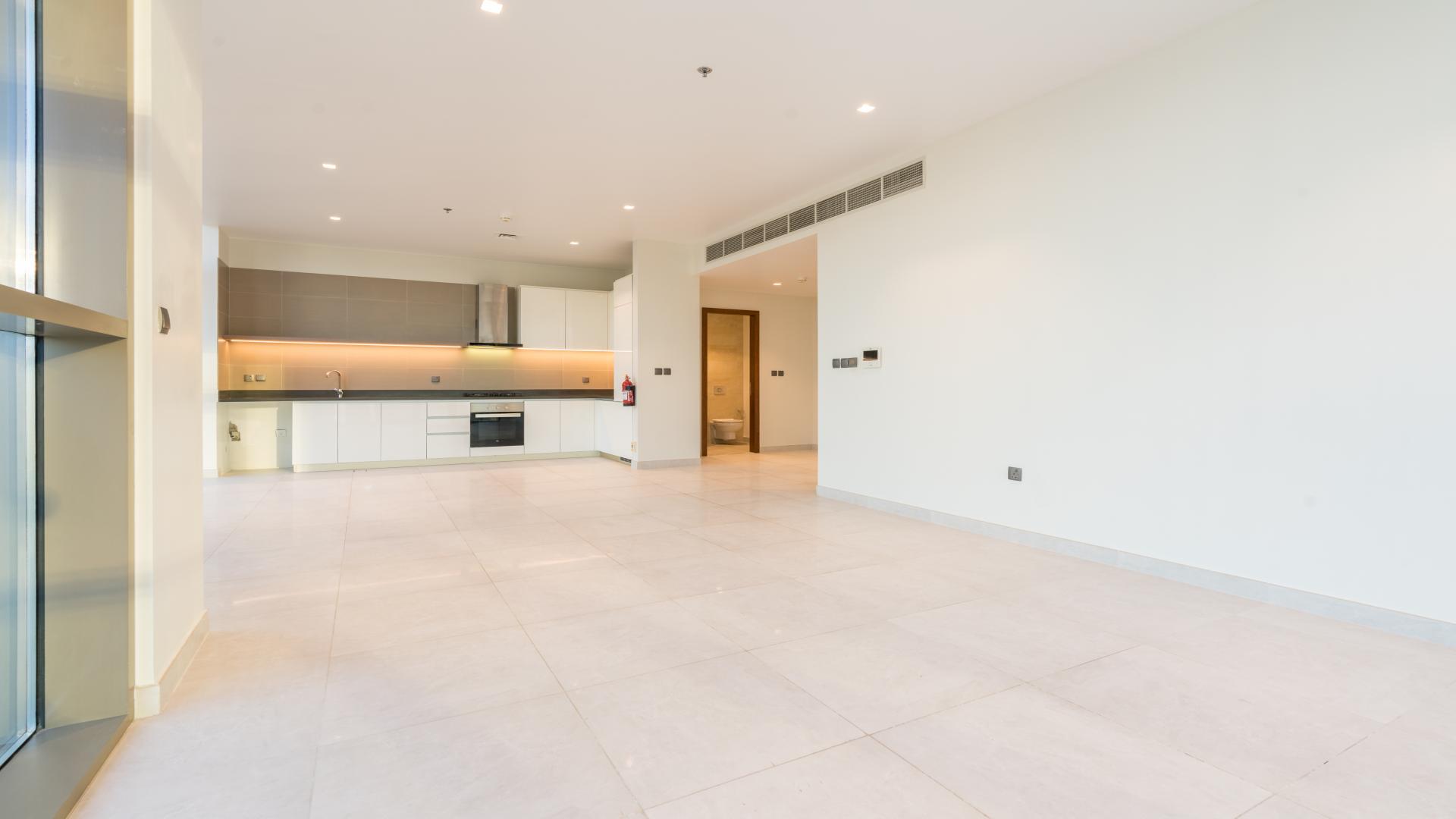 Luxurious open-plan kitchen and living area in 3-bedroom apartment, No. 9, Dubai Marina