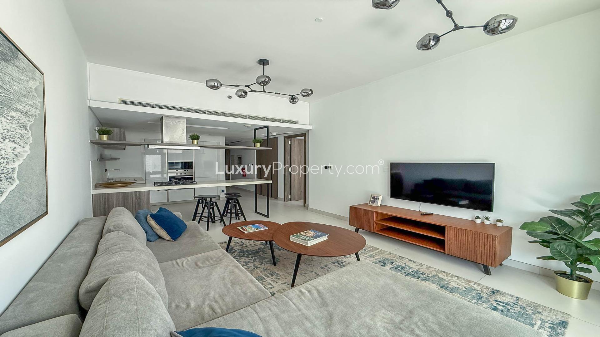Modern furnished living room and kitchen in Palm Jumeirah apartment for rent, LP49081