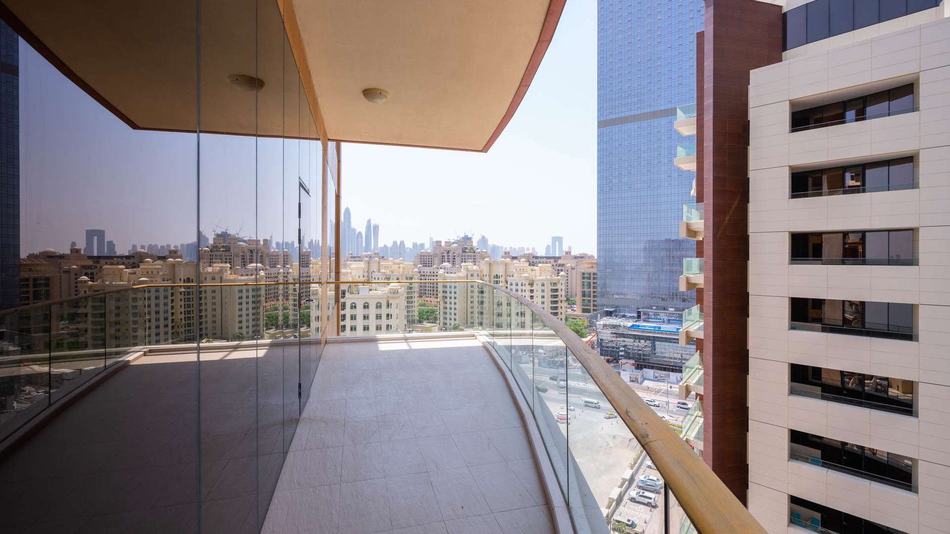 Luxurious bathroom in 3-bedroom apartment, Sapphire Tower, Tiara Residences, Palm Jumeirah