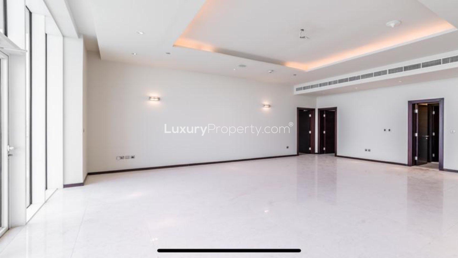 Spacious living room with ocean view in Tiara Residence, Palm Jumeirah apartment for rent
