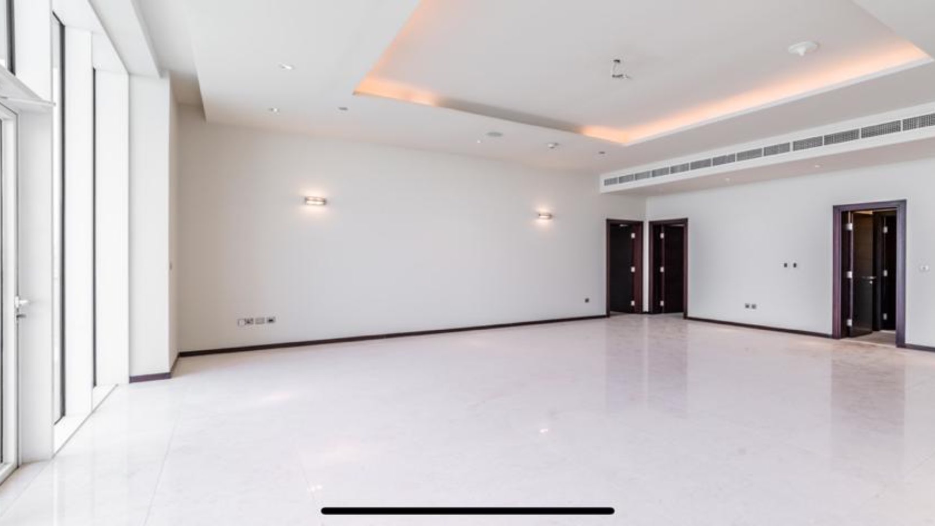 Spacious living room with ocean view in Tiara Residence, Palm Jumeirah apartment for rent