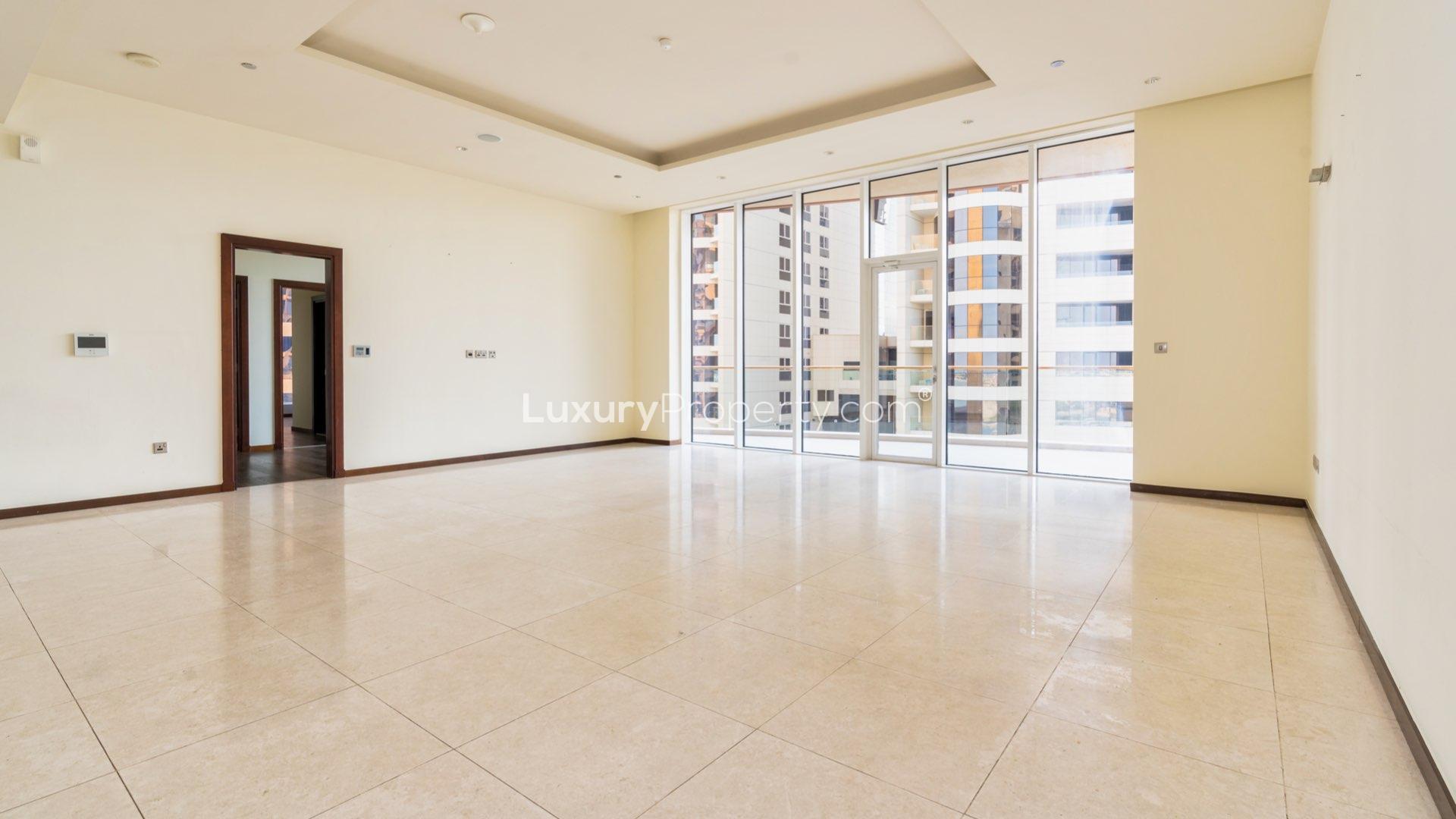 Spacious living room in Tiara Residences beachfront 3-bed apartment, Palm Jumeirah for rent
