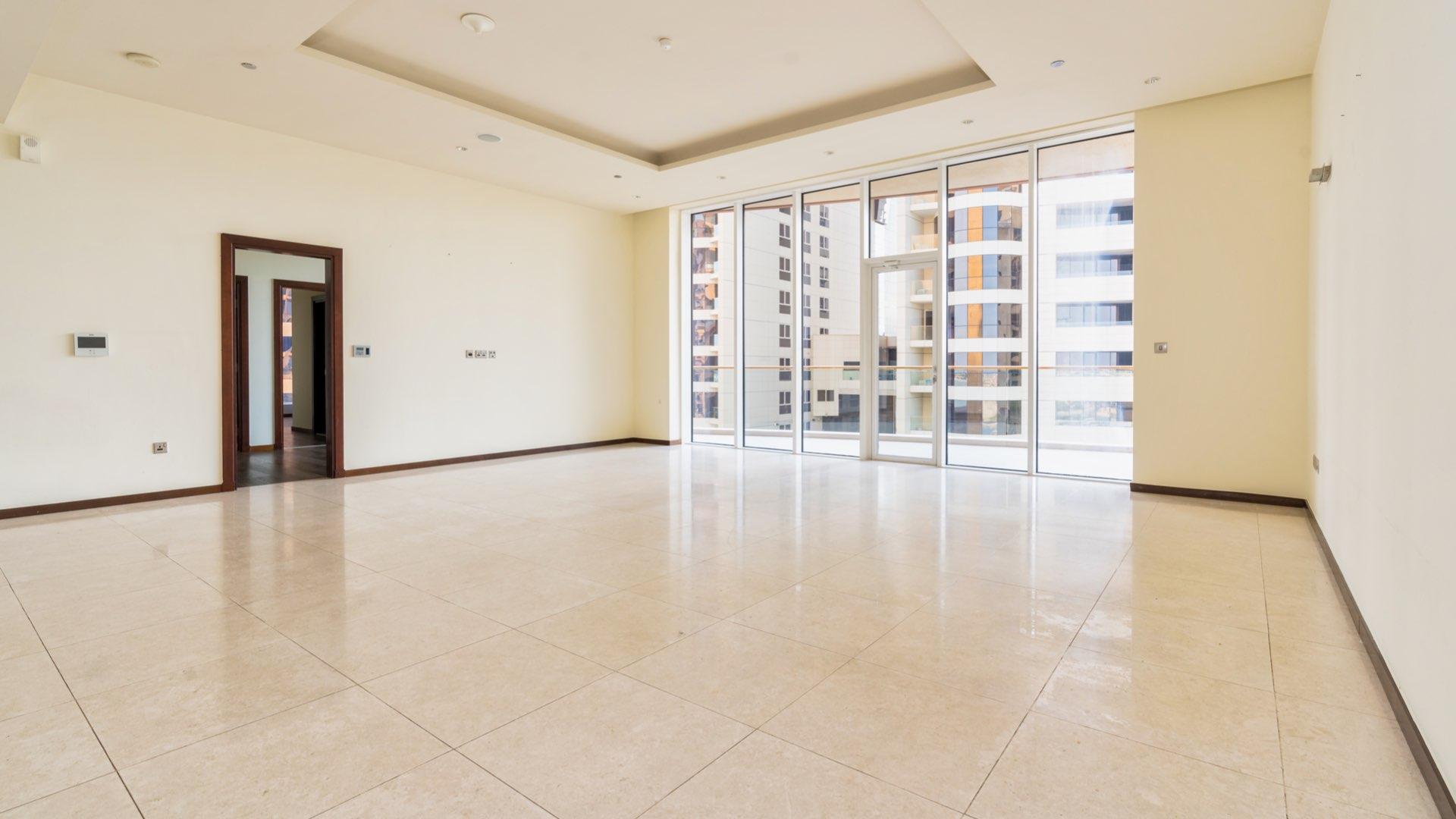 Spacious living room in Tiara Residences beachfront 3-bed apartment, Palm Jumeirah for rent