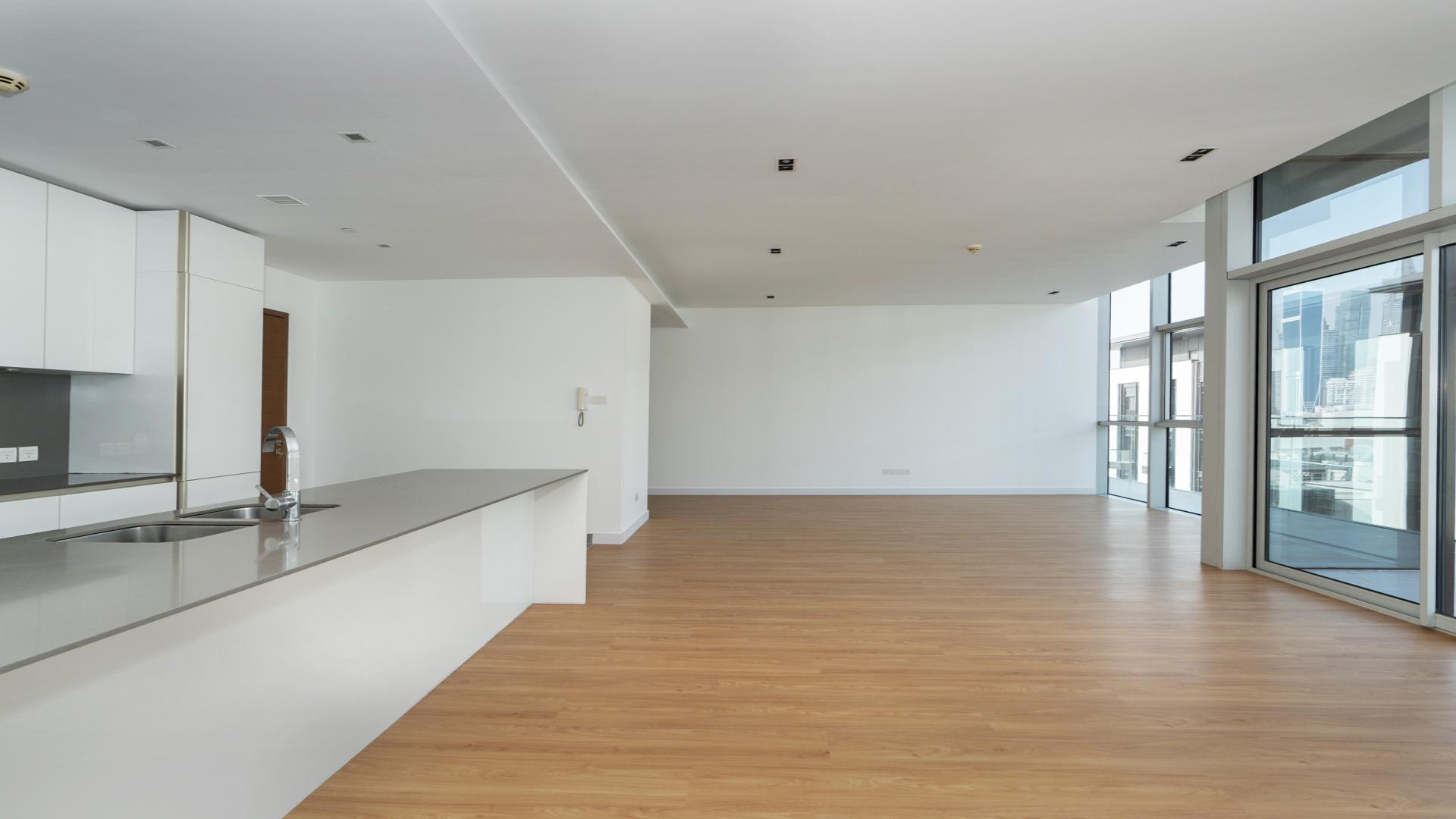 Modern kitchen in 3-bedroom apartment for rent, City Walk, Building 25