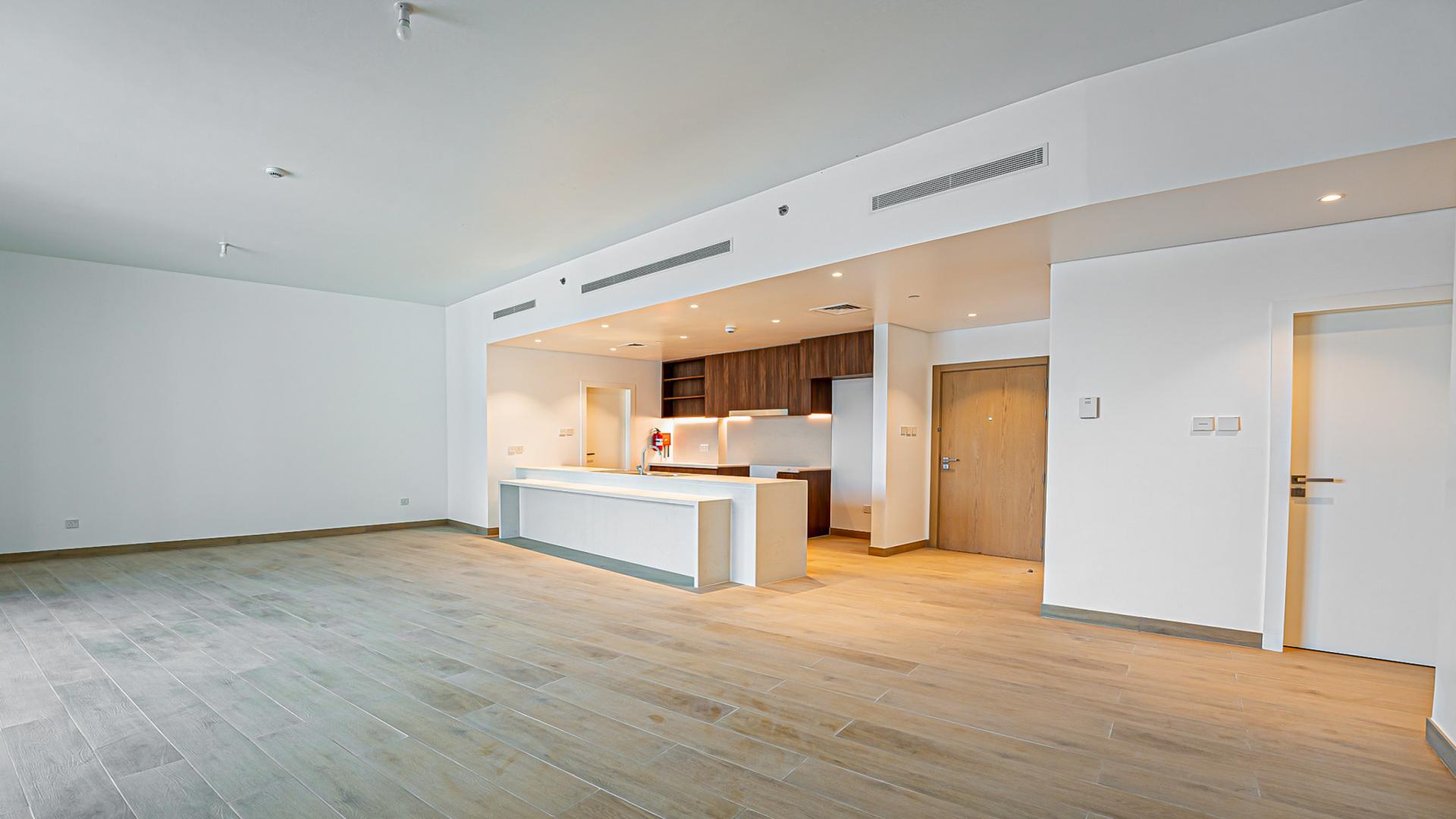 Waterfront apartment in La Mer, Jumeirah with skyline view and marina access